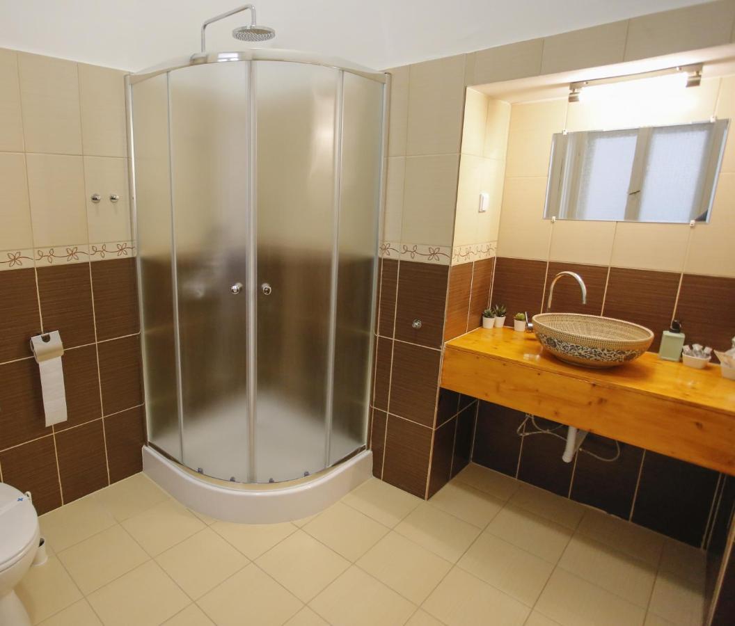 Urania Apartmanhaz Eger Zewnętrze zdjęcie