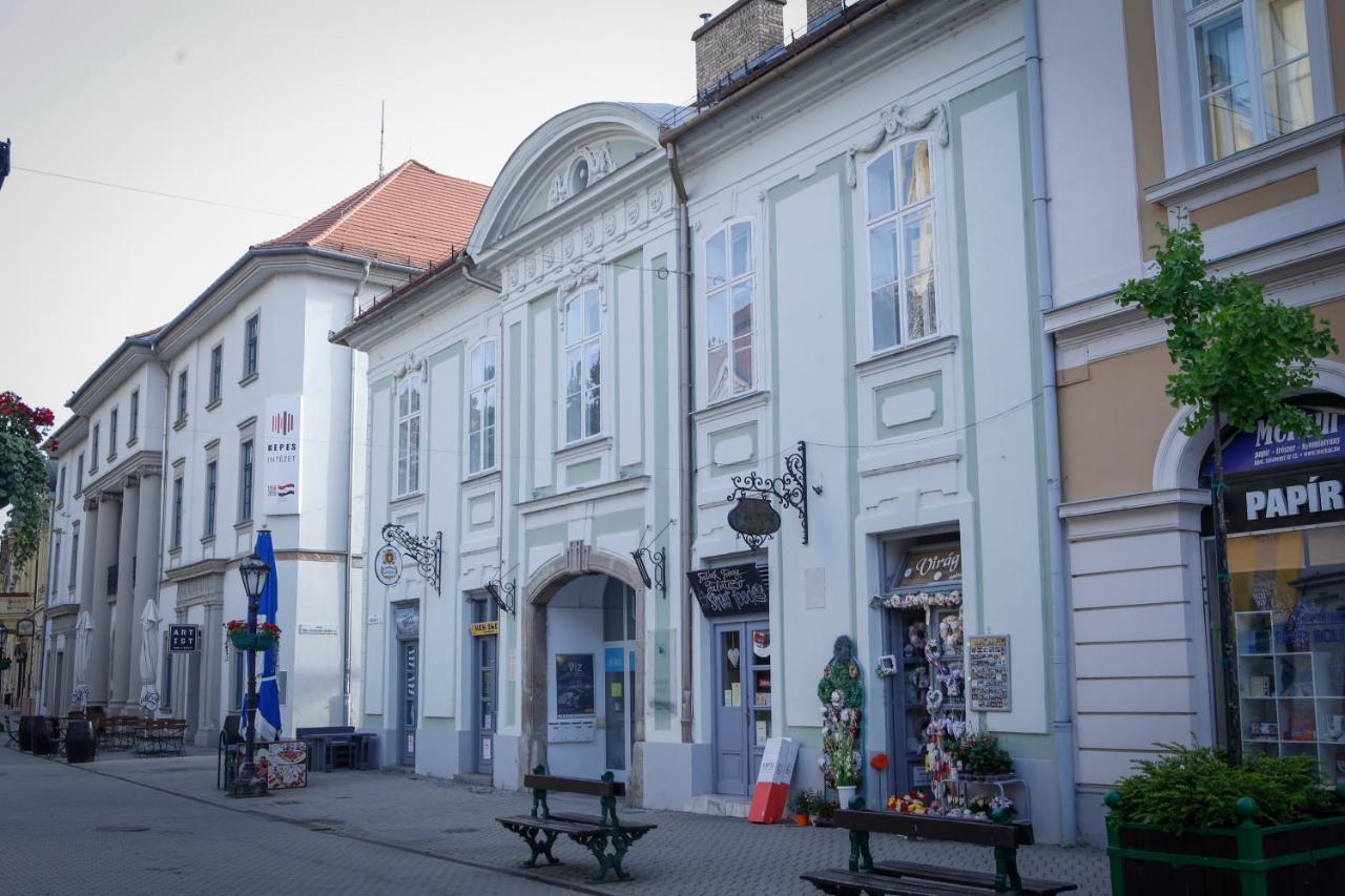 Urania Apartmanhaz Eger Zewnętrze zdjęcie