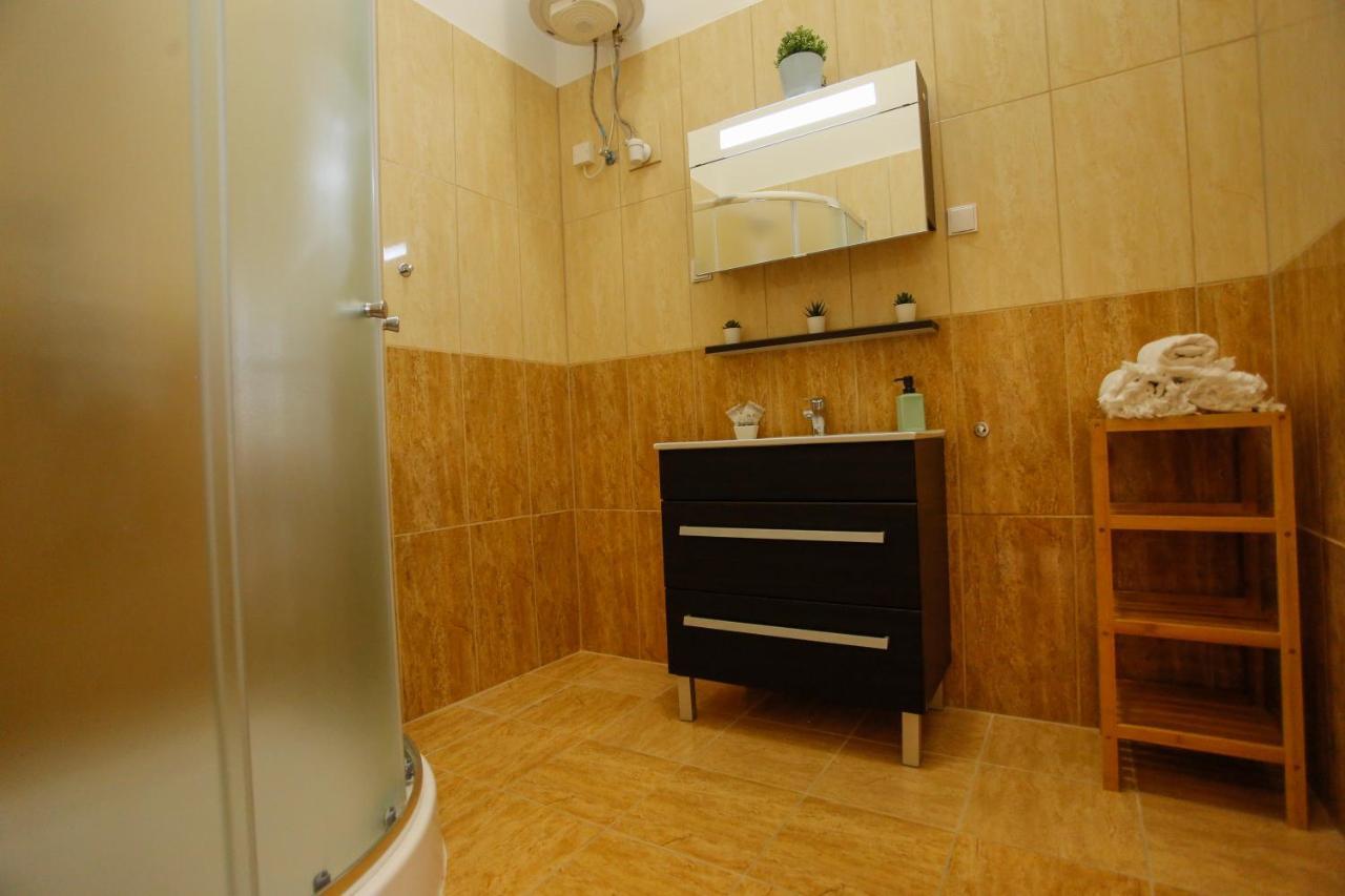 Urania Apartmanhaz Eger Zewnętrze zdjęcie