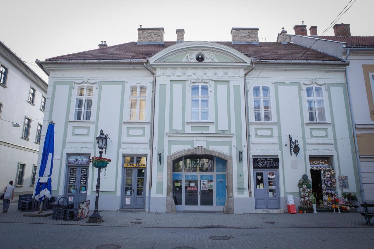 Urania Apartmanhaz Eger Zewnętrze zdjęcie
